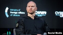 Зеленський, СБУ та сам Ілля Вітюк (на фото) наразі публічно не коментували звільнення