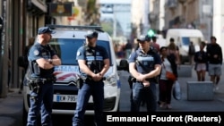 د فرانسې لیون ښار پولیس د ګزمې په حال کې (آرشیف)