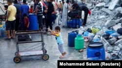 Palestinsko dete na jugu Pojasa Gaze, 3. jun 2024. Izveštaj komisije UN navodi da će izgladnjavanje stanovništva Pojasa Gaze, a posebno dece imati posledice i "u narednim decenijama".