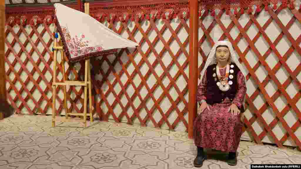 Ал эми апалар кочкул кызыл түскө басым жасашат.