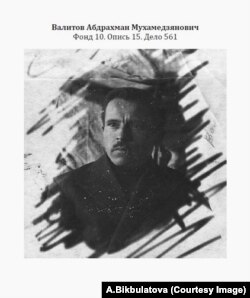 Кыргызстанда репрессияланган татар тектүү жаран Абдрахман Мухамедзян уулу Валитовдун сүрөтү. Кыргызстандык тарыхчылар А.Бикбулатова менен Б.бдрахмановдун «Кыргызстандагы саясий репрессиялар (1920–1953-ж.): Татарлардын тагдыры» аттуу китебинин 202-бети.