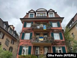 Будинок поруч з російською церквою, Цюрих, Швейцарія, квітень 2023 року