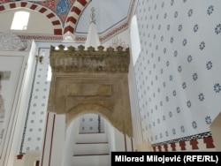 Kruna na mimberu džamije Arnaudija, prostoru na kojem stoji imam, izvađena je iz rijeke Vrbas i vraćena na svoje mjesto, 7. maja 2024.