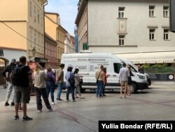 Черга на отримання вже готових документів у Празі