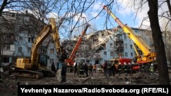 Зруйнований обстрілом будинок в Запоріжжі, 2 березня 2023 року