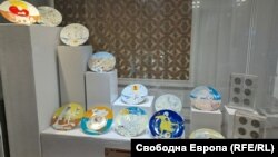 Порцеланови изделия, изрисувани от Дали