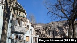 Пошкоджений російським обстрілом будинок у Запоріжжі, 2 березня 2023 року