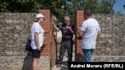 Recenzorii chestionează locuitorii satului Copanca, Căușeni în cadrul recensământul de probă al populației și locuințelor, August 2023.