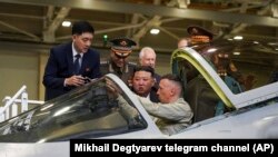 Kim Jong Un continuă vizita cu specific militar, în ciuda avertismentelor să nu livreze arme Rusiei