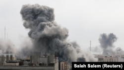 В Ізраїльській службі порятунку Zaka кажуть, що понад 100 тіл було знайдено у невеликому фермерському господарстві Бері