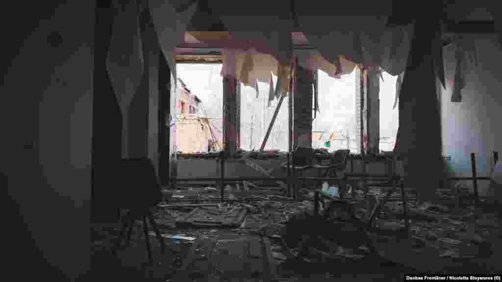 A városi könyvtár is a bombázások által lerombolt épületek között van. A második világháború alatt, 1941 októberében a náci csapatok megszállták Velika Piszarivkát. A megszállás alatt harminchat falubelit végeztek ki, közel kétszázat pedig kényszermunkára deportáltak Németországba. A szovjet katonák 1943 augusztusában szabadították fel a falut