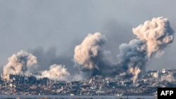 Dim nad sjevernim područjem Pojasa Gaze tokom izraelskog bombardovanja sa juga Izraela, 14. decembra 2023.