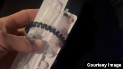 Футболкага оролгон кооптуу товар