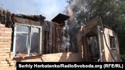 Будинок подружжя похилого віку, охоплений полум'ям після влучання російського снаряду, Нью-Йорк, 30 червня 2024 року