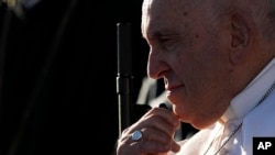 Пізніше речник Ватикану Маттео Бруні заявив, що папа Римський не займає позиції щодо того, чи повинні країни продовжувати надсилати Україні зброю