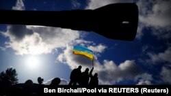 უკრაინელი სამხედროები წვრთნებზე დიდ ბრიტანეთში. ფოტო გადაღებულია 2023 წლის 22 თებერვალს, ბრიტანეთის არმიის სამხედრო ბაზაზე. 