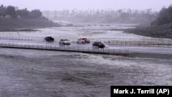 Бура во Калифорнија