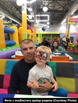 Дмитро Бабенко з татком Романом. Фото з особистого архіву родини