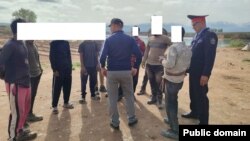 Тиешелүү документтери жок иштеп жүргөн мигранттар. Ысык-Көл. 