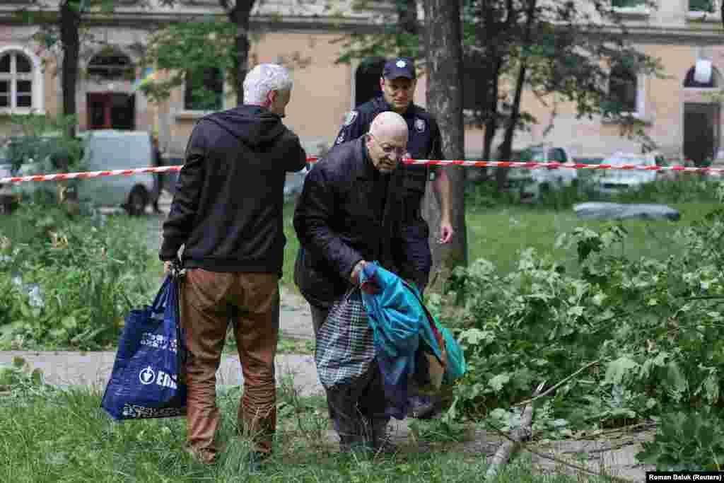 Një banor ka marrë disa nga gjërat e tij personale.