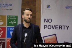 Gazetari Isa Myzyraj.