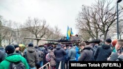 Tanc rusesc în faţa Ambasadei Rusiei din Berlin