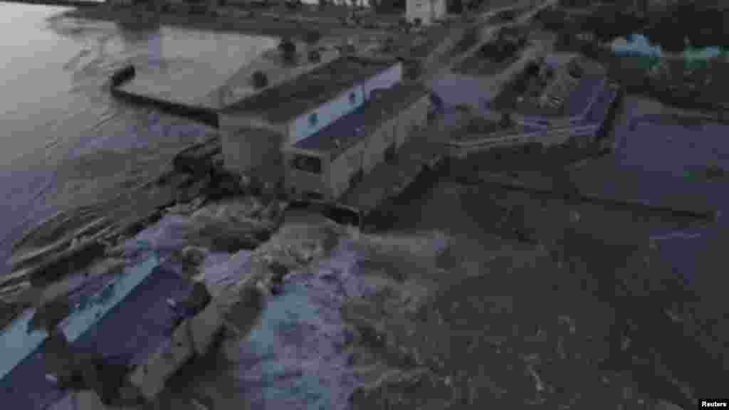 Ukrajna szerint Oroszország robbantotta fel a gátat, a környezeti károk mértéke háborús bűncselekménynek minősül, ezért az ügyet a Nemzetközi Büntetőbíróság elé kívánják vinni