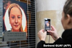 کشته شدن لولا، یک دختر ۱۲ سال در پائیز سال گذشته به دست یک زن الجزایری که به طور غیرقانونی در فرانسه زندگی می‌کرد، اعتراضاتی شبیه اعتراضات کنونی را به وجود نیاورد