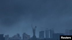 Дим над Києвом після влучання російських ракет, 9 березня 2023 року