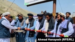 Талибан өкмөтүнүн өкүлдөрү медресенин ачылышында, 1-август, 2024-жыл.