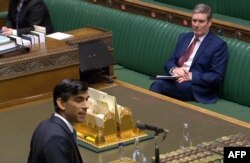 Keir Starmer l-ar putea înlocui pe Sunak în reședința de la Downing Street nr. 10 încă din seara aceasta.