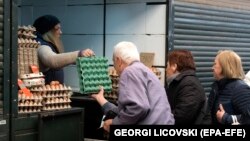 Fotografi e realizuar në tregun e gjelbër në Shkup të Maqedonisë së Veriut. 6 prill 2023.