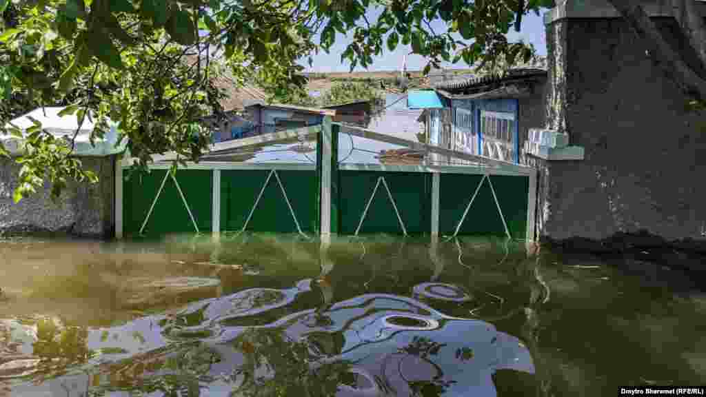 Potrivit localnicilor, peste 80 de case au fost inundate.&nbsp;