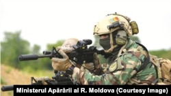 Молдовалык аскерлер машыгууда. Иллюстрациялык сүрөт.