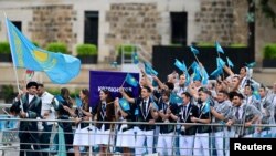 Сборная Казахстана на открытии Олимпийских игр в Париже. 26 июля 2024 года