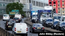 Londra percepe o taxă de 15 lire pe zi pentru fiecare mașină care intră în centru. România este datoare cu o sumă echivalentă cu 341 de ani.