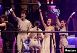 Ізраїльська команда та співачка Еден Голан під час другого півфіналу «Євробачення», 9 травня 2024 року