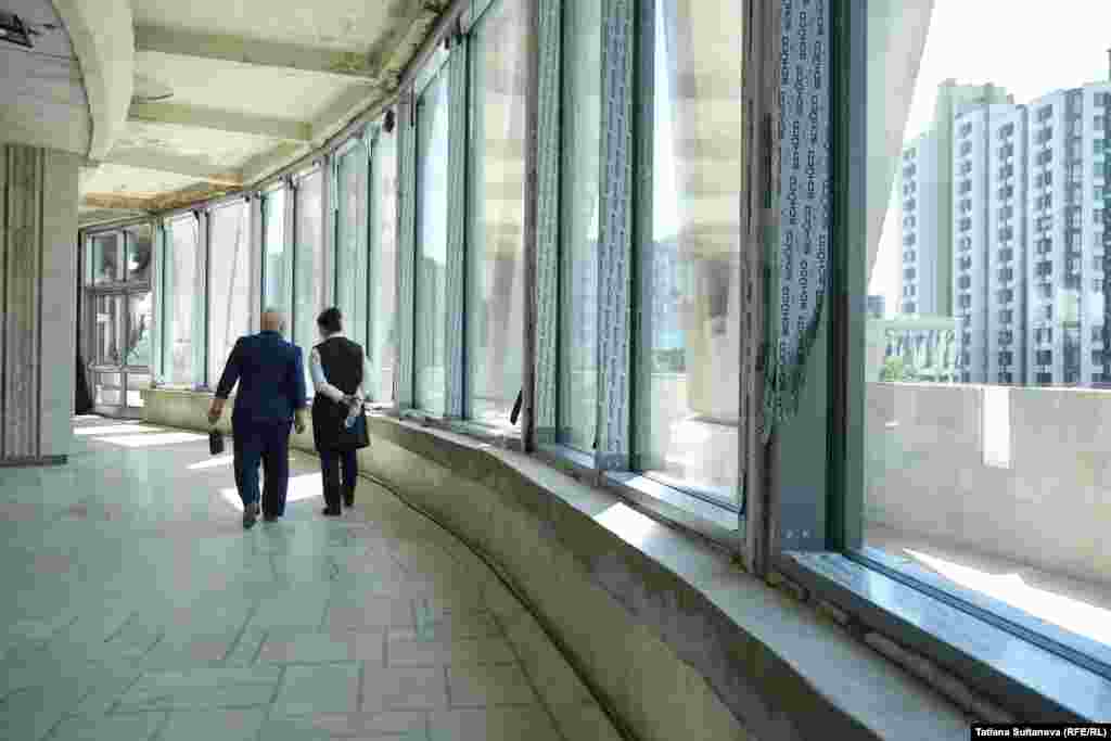 În prezent, la Circ sunt angajate 11 persoane responsabile de întreținerea clădirii.&nbsp;