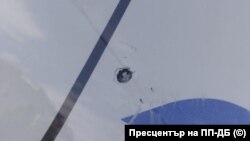 Дупка от оръжие по билборд на ПП-ДБ