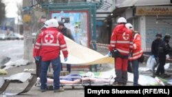 Медики на місті обстрілу у Херсоні, лютий 2023 року