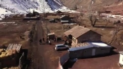 "Лампочку вкрутили для красоты". Как село Ак-Кёл выживает без электричества, школы и поликлиники 

