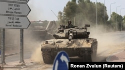 Izraelski tenk prelazi granicu Izraela s Pojasom Gaze, 10. oktobar 2023.