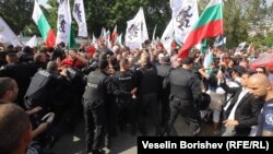 Привърженици на "Възраждане" на протест срещу правителството в София, 21 септември 2023 г.