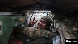 Бахмутта салгылашып жаткан украин аскери.