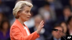 Oficialii europeni vor readuce în discuție situația migranției în Europa, după ce în insula italiană a fost declarată stare de urgență. 