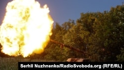 Британська сторона каже, що нещодавні численні атаки ЗСУ одночасно у різних місцях Донбасу, напевно, створили наднапругу для «ДНР-івців» та «кадирівців», зосереджених на цій ділянці фронту