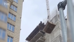 Кранҳои борбардор ё одамкаш? Фалокат дар биноҳои Душанбе