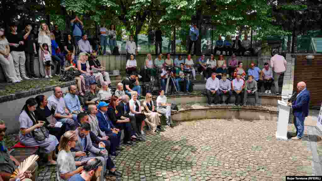 Në hapje të instalacionit kanë qenë edhe ambasadorë të angazhuar në Kosovë, dhe pjesëtarë të shoqërisë civile.