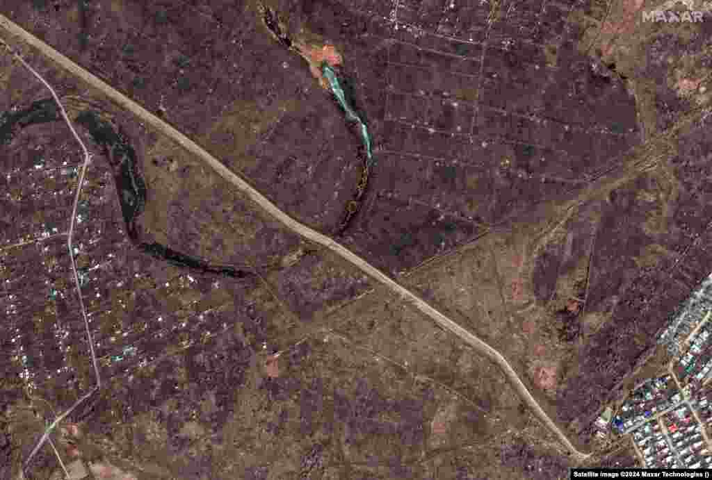 Дамба в Орске: до и после прорыва. Орск продолжает бороться с мощными паводками, которые обрушились на город в результате быстрого таяния снега и прорыва дамбы