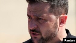 «Я кожного дня, на жаль, бачу ці зміни, і вони не в позитивну сторону. Менше не стає. Я зараз не можу сказати цю кількість», – сказав Володимир Зеленський